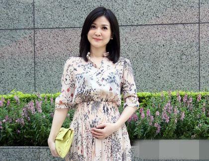 33岁美女主播怀孕三个月 站着报新闻险昏厥