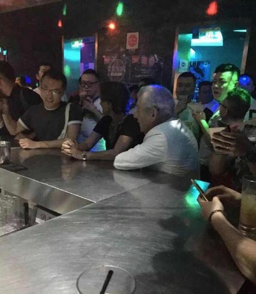 “甘道夫”中国行:去了相亲角,但重点为莎翁