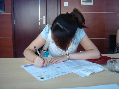 广州军区<em>文艺女兵</em>报名星姐 姐妹情深感动周围