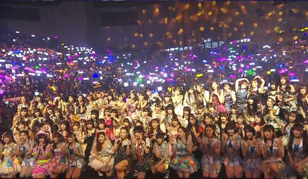 snh48开唱宅男齐舔屏一百多个妹子卖萌刷性感