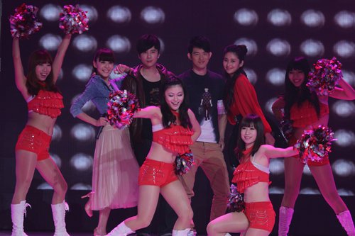 颖儿做客《周日我最大》 与吴建飞斗智幸福