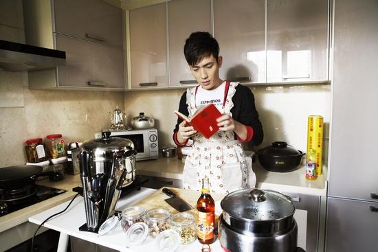 朱一龙《家宴》首演厨师 逆袭成功被赞专业