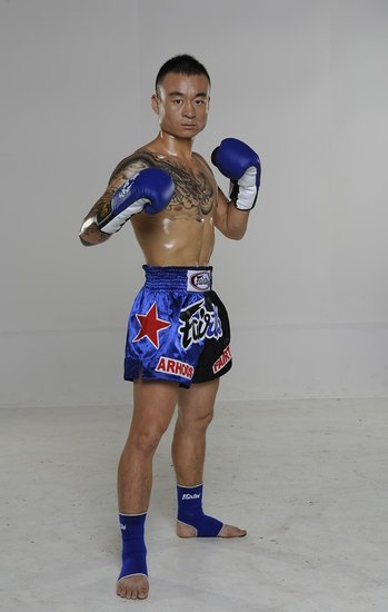 中美拳王上演决战 快拳小将纪文豪誓言打趴对