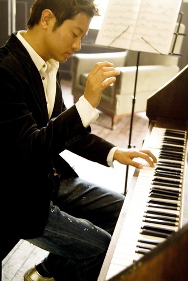 罗中旭《见与不见》首播 打造“新海派音乐”