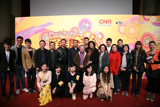 鲜声夺人千里挑一招主持 圆网友DJ梦