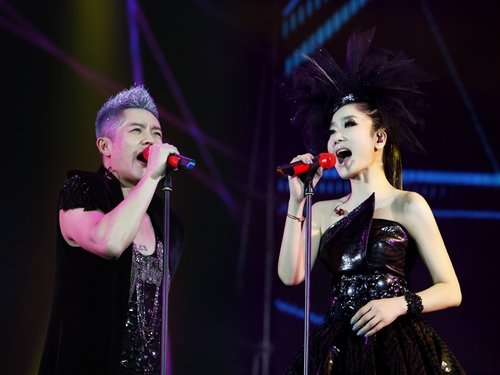 凤凰传奇挑战音乐剧 概念舞美打造互动光影秀