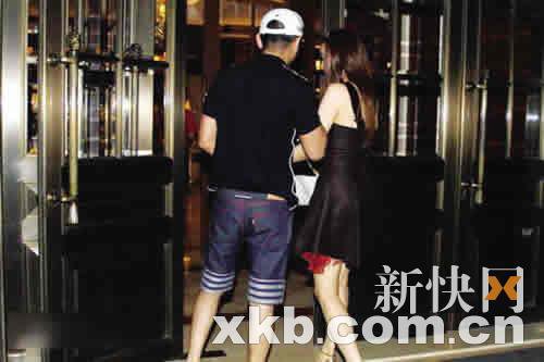 《色即是空》女主演恋上山西富二代 车内玩亲