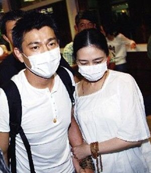 刘德华官网首度承认做父亲:妻女平安已出院