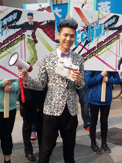 ECHO李昶俊内地宣传新专辑 受追捧签名到手软