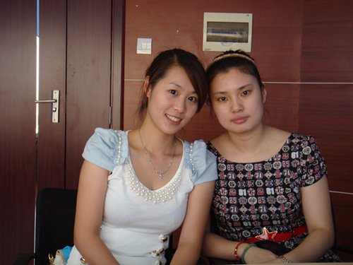 广州军区文艺女兵报名星姐 姐妹情深感动周围