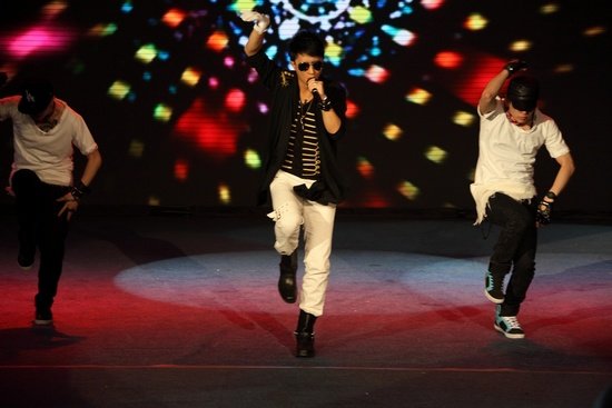 《本山快乐营》周年庆典暨《乡4》首映礼今播