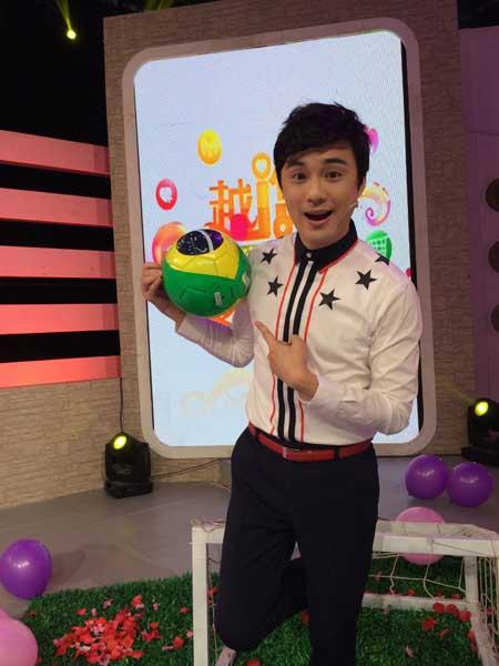 山姆老师上节目 畅聊世界杯穿搭