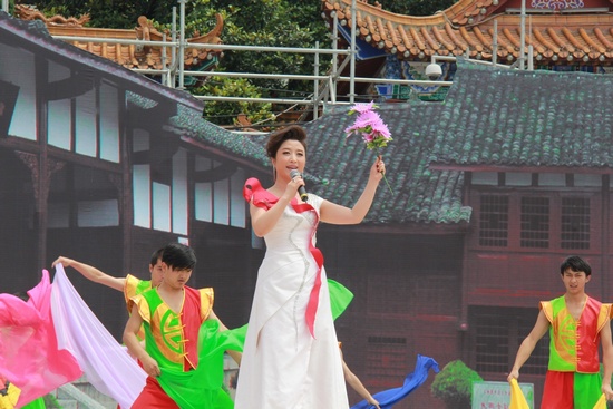群星助阵苗族花山节 刘媛媛显东道主本色(图)