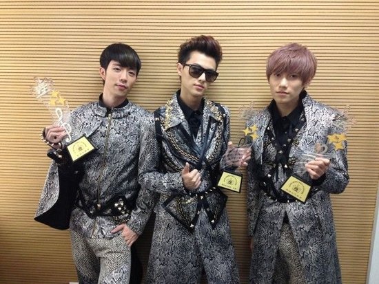 JPM霸气揽下劲歌王三项大奖 励志天团再度称