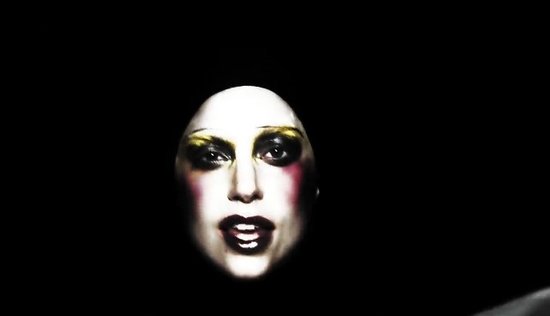 Lady Gaga新歌《Applause》MV首播 变身黑天
