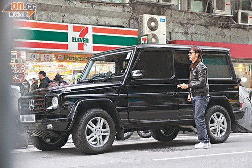 陈伟霆开百万战车约会美女 弃跑车迁就“家人”_娱乐_腾讯网