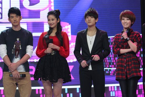 颖儿做客《周日我最大》 与吴建飞斗智幸福