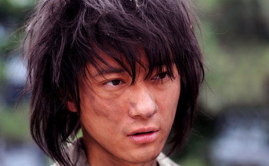 《紫檀王》央视热播在即 型男郭郁滨化身犀利哥