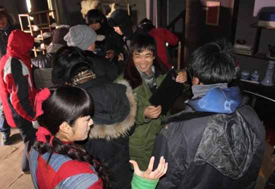 安以轩化身圣诞老人 大送礼物被赞轩哥