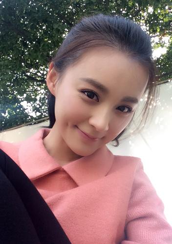 毛林林忙拍《<em>两个女人的战争</em>》 变身劳模惹人