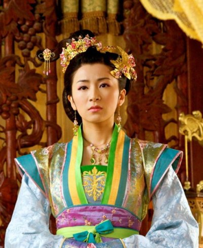 刘庭羽《后宫》受宠 不爱皇帝爱穷汉冯绍峰