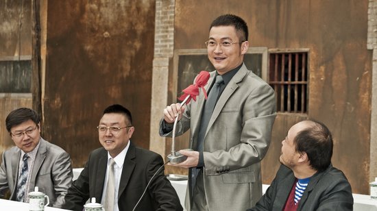 《做次有钱人》：玩着就把黑幕揭了