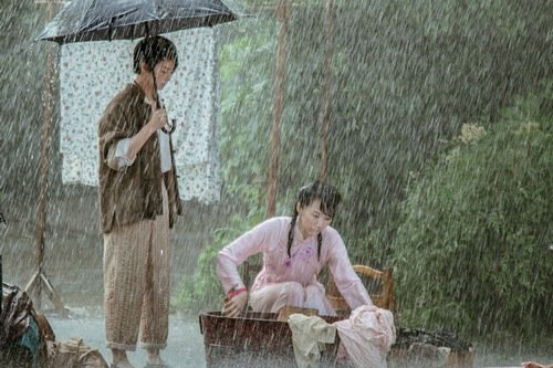 《绞刑架下的春天》今晚开播 李念为戏推迟生