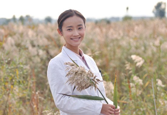 生死依托》登陆央一 杨梅塑最美<em>乡村女医生</em>_娱