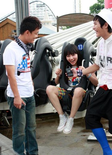 刘惜君化身“车神” “漂移”挑战自我极限(图)