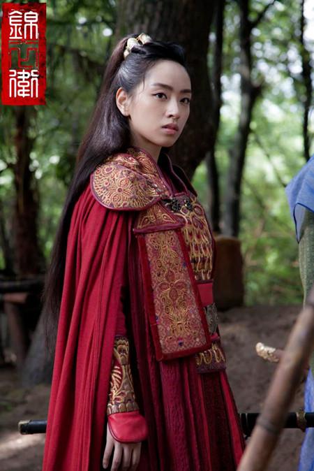 《锦衣卫》杀青 彭必瑶桀骜飒爽英气十足
