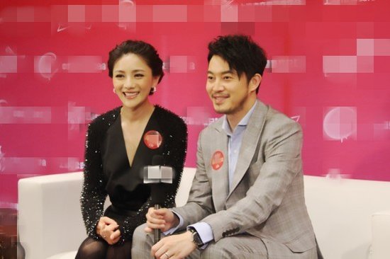 沙溢胡可再度“领证” 婚后首度联手倡导公益
