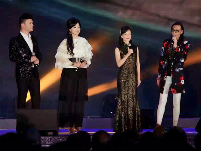 李菲出席博鳌论坛 以优质电影音乐唱响世界