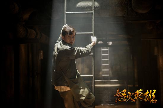 《怒火英雄》热播 柯伯龙演绎小人物实力抢眼