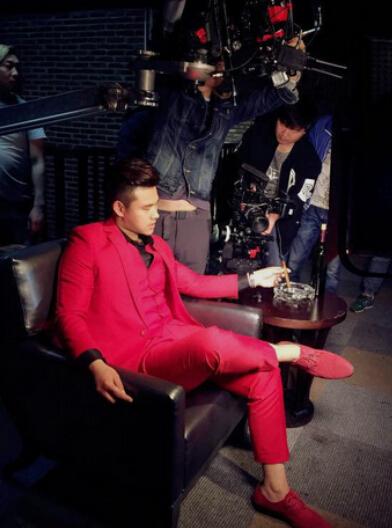 姚雨鑫“弃武从文”主演电影《斗女》深圳热拍