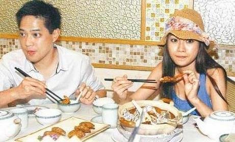 杨爱瑾秘恋富二代5年难转正 被曝生活艰辛-mi