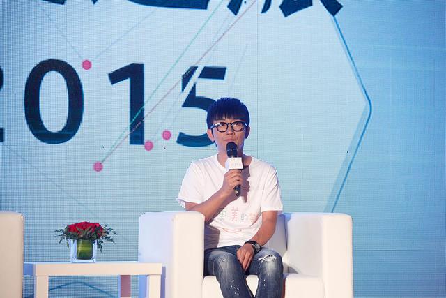 金志文出席嫣然基金爱心新疆行 获封爱心大使