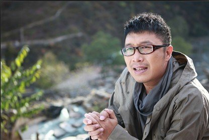 庞龙献出mv第一滴泪 《家的味道》演绎乡愁