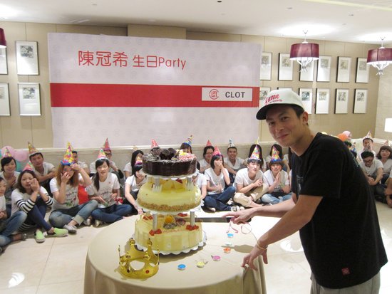 組圖：陳冠希空降玩石音樂節 與歌迷慶祝生日
