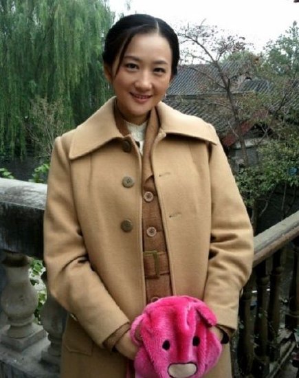 《护国将军》北京热拍 李玥冷天拍戏御寒有方