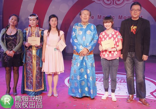 科尔沁夫父子兵指点花儿朵朵 搞笑逗乐大草原