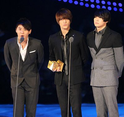 东方神起三成员起诉SM公司 每人索赔100亿韩