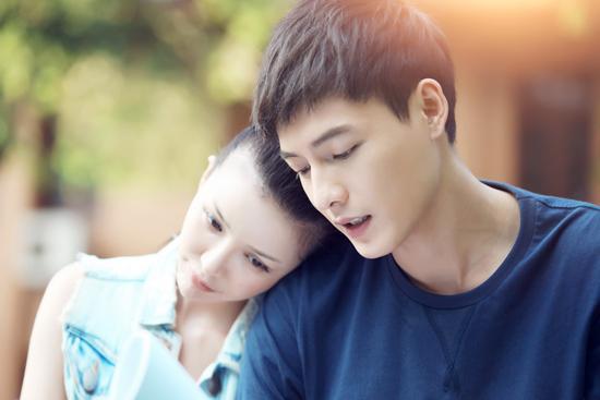 冯铭潮一改往日形象 演绎“纯情暖男”富二代