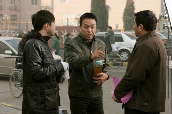 《我在马路边捡到一个人》热拍 揭示的哥生活