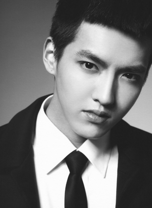 吴亦凡跨年与跑男撕名牌 自曝喜欢天使般的女生