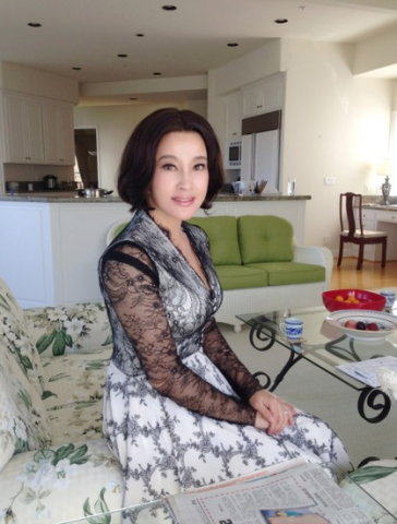 传刘晓庆21日美国举行婚礼 老公过户两栋豪宅