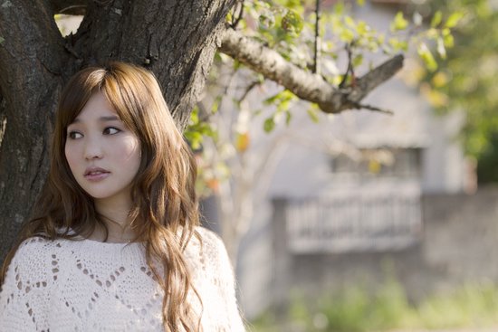 金莎词曲创作<em>处女</em>之作《<em>手指</em>另一端》独家首播