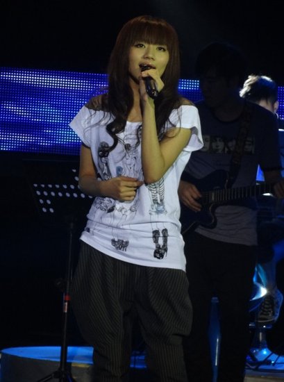 刘惜君做客《穿越年代》 回忆纯美校园生活