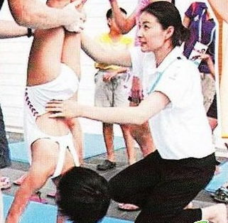 传郭晶晶不摆回门宴闹情绪 霍震霆：在忙生孩子
