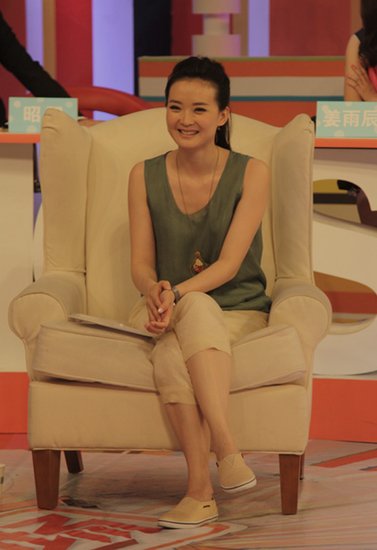 王艳变身拼命三娘 带病宣传《漂亮主妇》