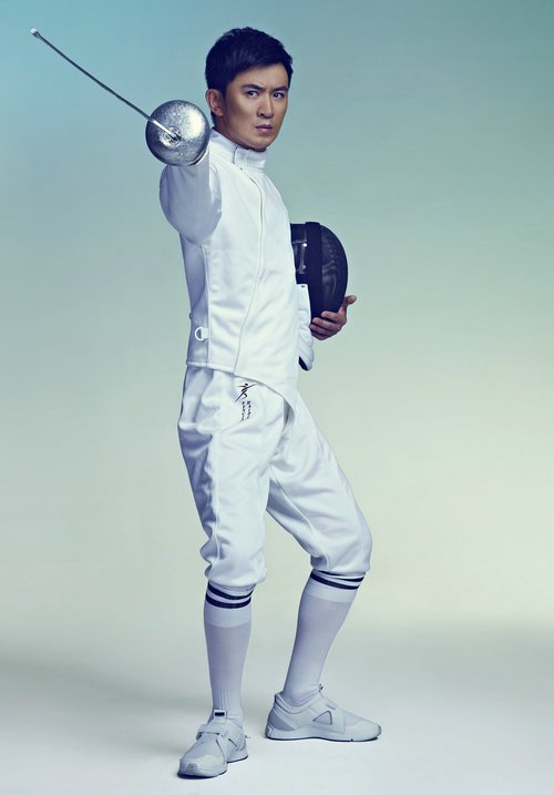 郭家铭携贾青助奥运 剑客造型登封面[高清]